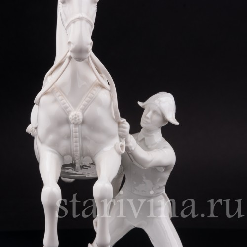 Фарфоровая статуэтка лошади Каприоль, испанская школа верховой езды, Augarten, Австрия, сер.20 в.