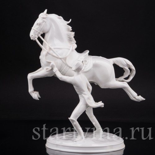 Фарфоровая статуэтка лошади Каприоль, испанская школа верховой езды, Augarten, Австрия, сер.20 в.