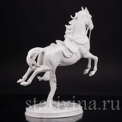 Фарфоровая статуэтка лошади Каприоль, испанская школа верховой езды, Augarten, Австрия, сер.20 в.