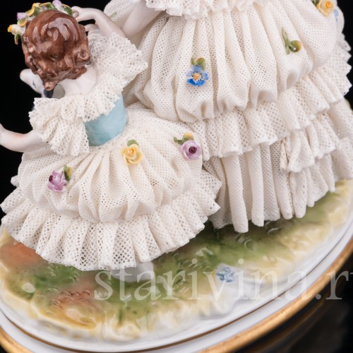 Фарфоровая статуэтка Девочки с козленком, кружевная Volkstedt, Германия, вт.пол. 20 в.