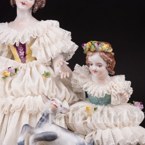 Фарфоровая статуэтка Девочки с козленком, кружевная Volkstedt, Германия, вт.пол. 20 в.