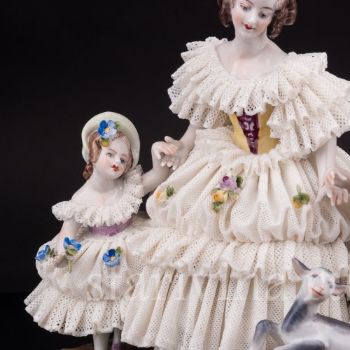 Фарфоровая статуэтка Девочки с козленком, кружевная Volkstedt, Германия, вт.пол. 20 в.