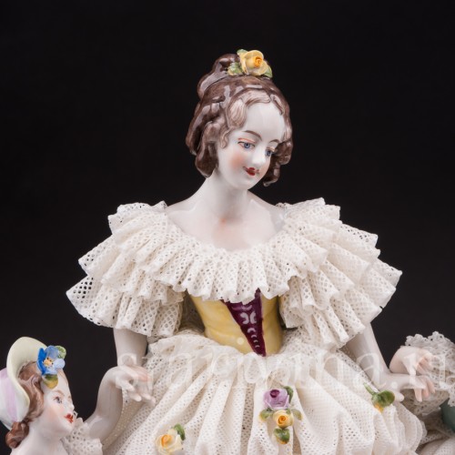 Фарфоровая статуэтка Девочки с козленком, кружевная Volkstedt, Германия, вт.пол. 20 в.