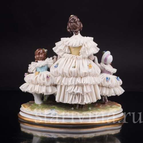 Фарфоровая статуэтка Девочки с козленком, кружевная Volkstedt, Германия, вт.пол. 20 в.