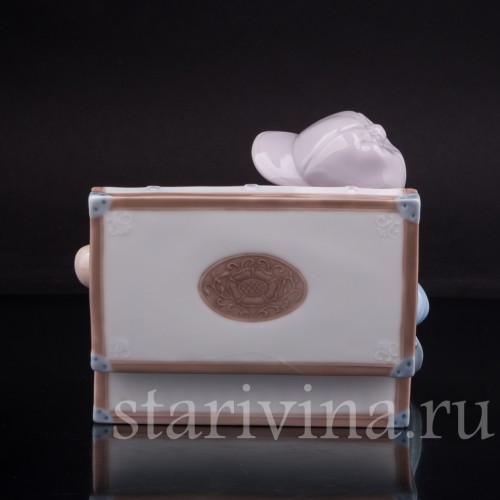 Фигурка из фарфора Малыш с мишкой Lladro, Испания, 2000 г.