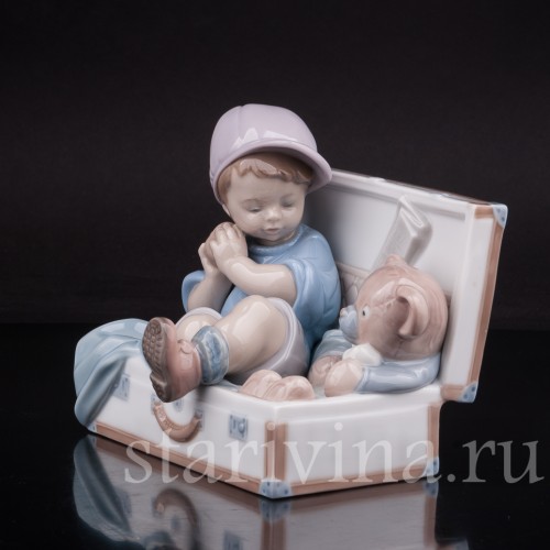 Фигурка из фарфора Малыш с мишкой Lladro, Испания, 2000 г.