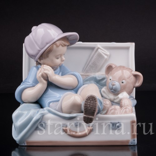 Фигурка из фарфора Малыш с мишкой Lladro, Испания, 2000 г.