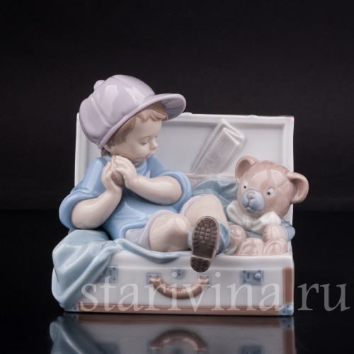 Фигурка из фарфора Малыш с мишкой Lladro, Испания, 2000 г.