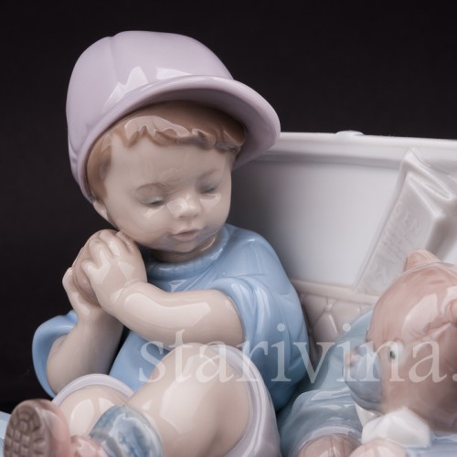 Фигурка из фарфора Малыш с мишкой Lladro, Испания, 2000 г.