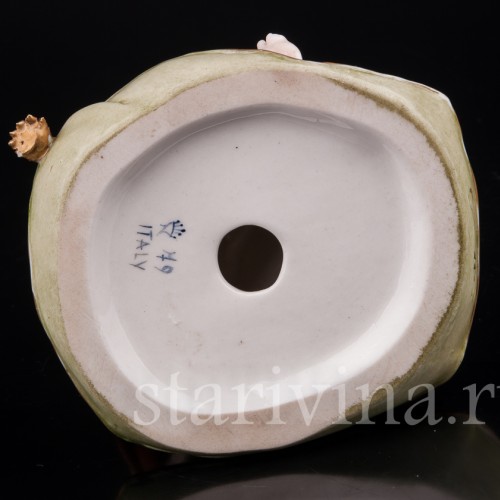 Фигурка из фарфора Малыш с таксой на подушке Giuseppe Cappe, Италия, сер. 20 века.