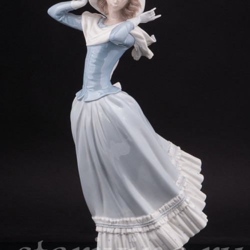 Фарфоровая статуэтка Девушка в шляпе Lladro, Испания, 1970 гг.