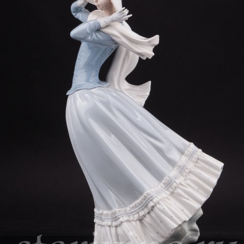 Фарфоровая статуэтка Девушка в шляпе Lladro, Испания, 1970 гг.