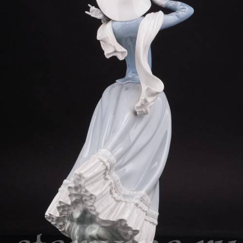 Фарфоровая статуэтка Девушка в шляпе Lladro, Испания, 1970 гг.