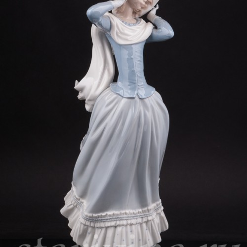 Фарфоровая статуэтка Девушка в шляпе Lladro, Испания, 1970 гг.