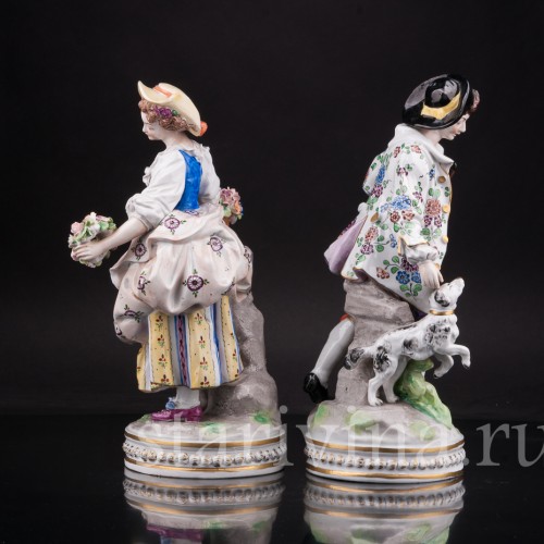Парные фарфоровые статуэтки Пара с овечкой и собачкой, Sitzendorf, Германия, Сер. - вт пол. 20 века.