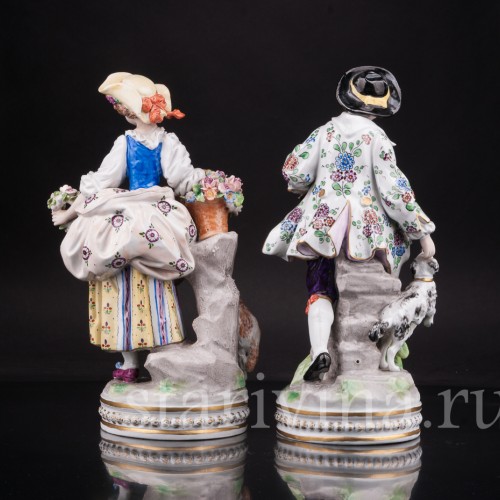 Парные фарфоровые статуэтки Пара с овечкой и собачкой, Sitzendorf, Германия, Сер. - вт пол. 20 века.