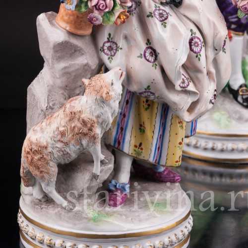 Парные фарфоровые статуэтки Пара с овечкой и собачкой, Sitzendorf, Германия, Сер. - вт пол. 20 века.