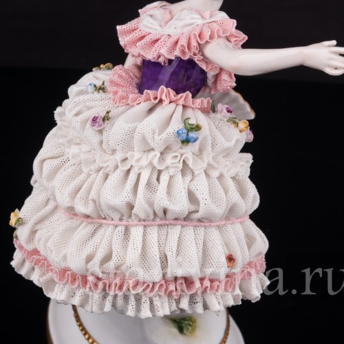 Статуэтка из фарфора Балерина с веером, кружевная, Volkstedt, Германия, вт. пол. 20 в.