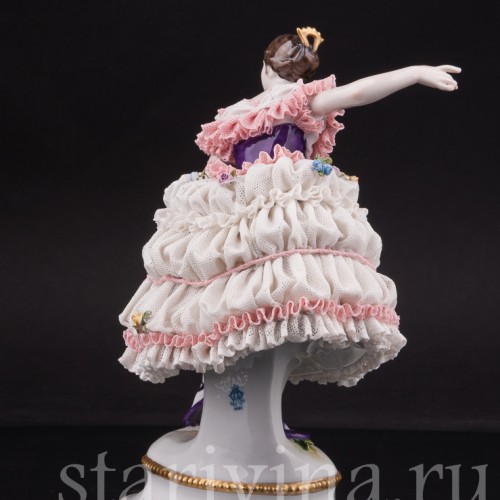 Статуэтка из фарфора Балерина с веером, кружевная, Volkstedt, Германия, вт. пол. 20 в.