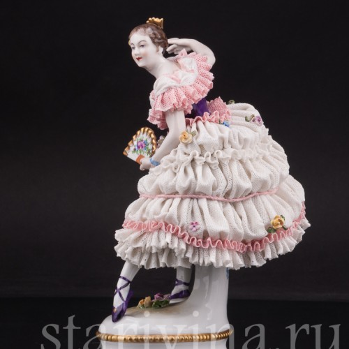 Статуэтка из фарфора Балерина с веером, кружевная, Volkstedt, Германия, вт. пол. 20 в.