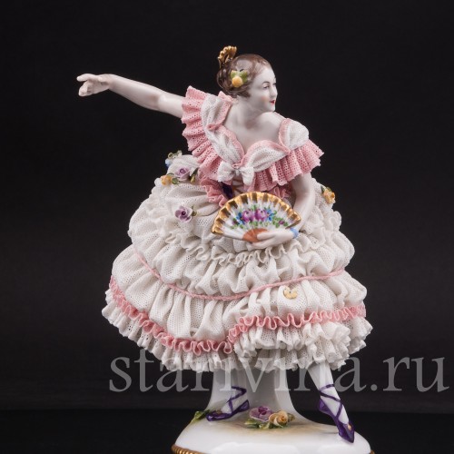 Статуэтка из фарфора Балерина с веером, кружевная, Volkstedt, Германия, вт. пол. 20 в.