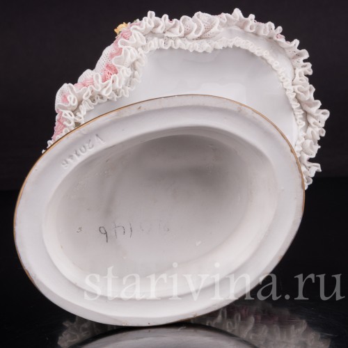 Статуэтка из фарфора Балерина с веером, кружевная, Volkstedt, Германия, вт. пол. 20 в.