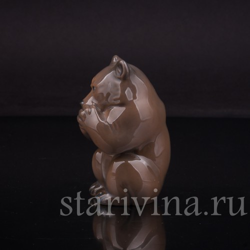 Фарфоровая статуэтка Сидящий медвежонок, Royal Copenhagen, Дания, 1966 г.