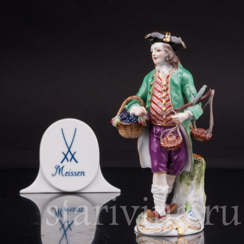 Статуэтка из фарфора Торговец виноградом, Cries de Paris, Meissen, Германия, 1973 г.