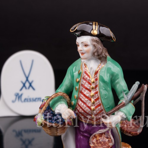 Статуэтка из фарфора Торговец виноградом, Cries de Paris, Meissen, Германия, 1973 г.