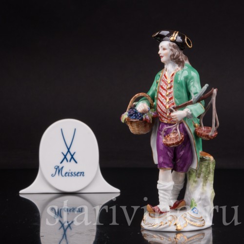 Статуэтка из фарфора Торговец виноградом, Cries de Paris, Meissen, Германия, 1973 г.