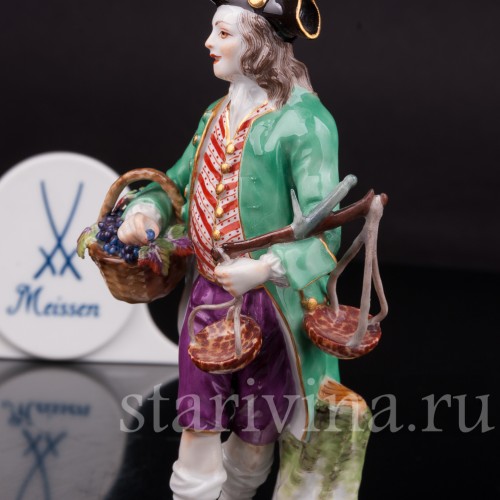 Статуэтка из фарфора Торговец виноградом, Cries de Paris, Meissen, Германия, 1973 г.