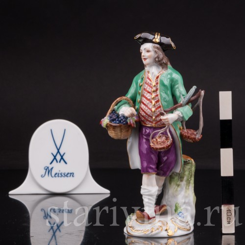 Статуэтка из фарфора Торговец виноградом, Cries de Paris, Meissen, Германия, 1973 г.