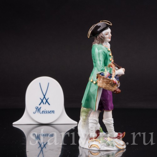 Статуэтка из фарфора Торговец виноградом, Cries de Paris, Meissen, Германия, 1973 г.