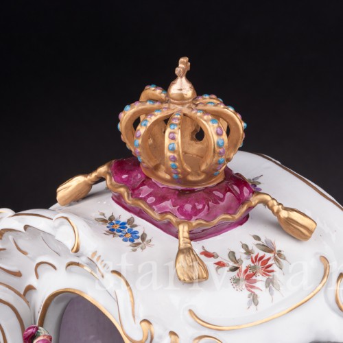 Композиция из фарфора Карета, кружевная, Volkstedt, Германия, вт. пол. 20 в.