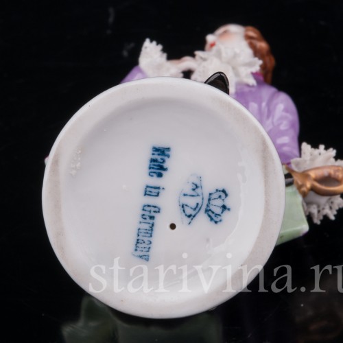 Фигурка из фарфора Кавалер со шпагой, кружевная миниатюра, Muller & Co, Германия, нач. 20 века.