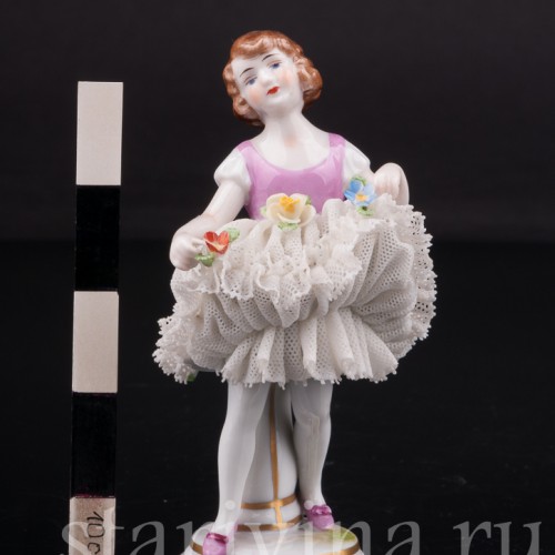 Статуэтка из фарфора Девочка, кружевная миниатюра, Muller & Co, Германия, пер. пол. 20 века.