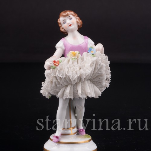 Статуэтка из фарфора Девочка, кружевная миниатюра, Muller & Co, Германия, пер. пол. 20 века.