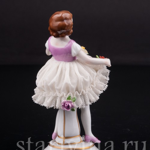 Статуэтка из фарфора Девочка, кружевная миниатюра, Muller & Co, Германия, пер. пол. 20 века.