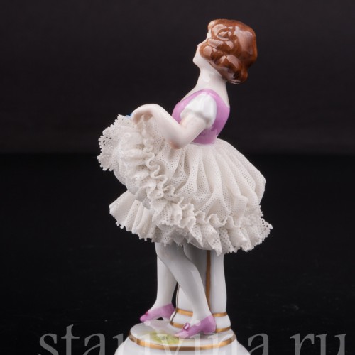 Статуэтка из фарфора Девочка, кружевная миниатюра, Muller & Co, Германия, пер. пол. 20 века.