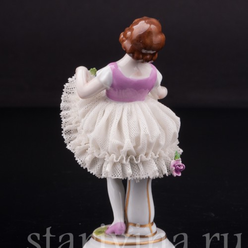 Статуэтка из фарфора Девочка, кружевная миниатюра, Muller & Co, Германия, пер. пол. 20 века.