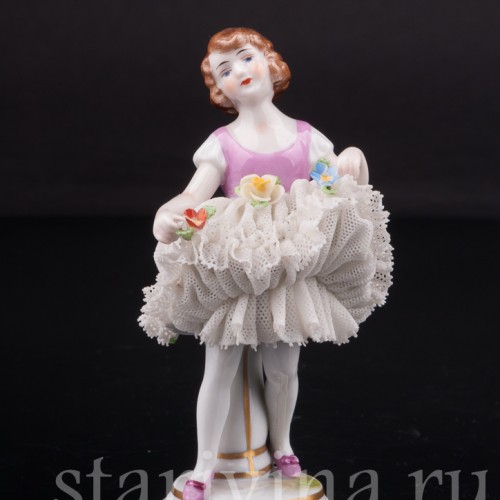 Статуэтка из фарфора Девочка, кружевная миниатюра, Muller & Co, Германия, пер. пол. 20 века.