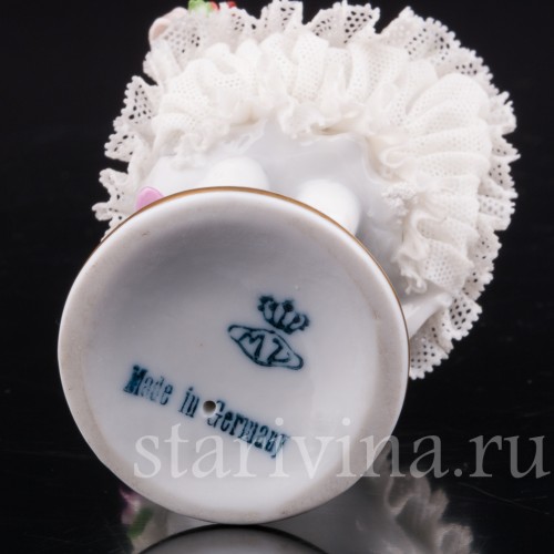 Статуэтка из фарфора Девочка, кружевная миниатюра, Muller & Co, Германия, пер. пол. 20 века.