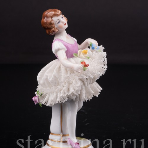 Статуэтка из фарфора Девочка, кружевная миниатюра, Muller & Co, Германия, пер. пол. 20 века.