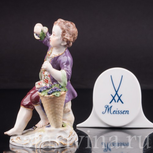 Статуэтка из фарфора Мальчик с виноградом, Meissen, Германия, сер.19 - нач.20 вв.