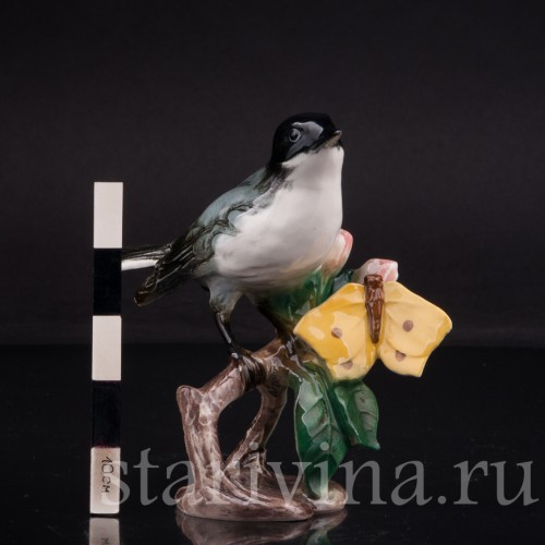 Фарфоровая статуэтка птицы Мухоловка с бабочкой, Goebel, Германия, 1960-70 гг.
