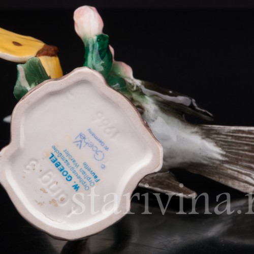 Фарфоровая статуэтка птицы Мухоловка с бабочкой, Goebel, Германия, 1960-70 гг.