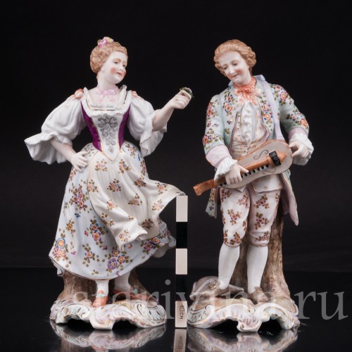 Парные фарфоровые статуэтки Пара с колесной лирой, Volkstedt, Германия, кон. 19 в.