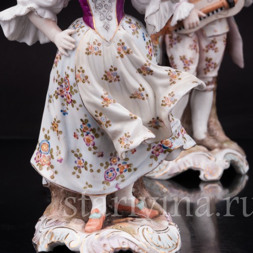 Парные фарфоровые статуэтки Пара с колесной лирой, Volkstedt, Германия, кон. 19 в.