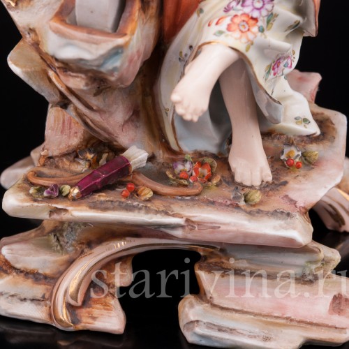 Фарфоровая композиция Венера и Амур, точащий стрелу, Volkstedt, Германия, кон. 19 в.