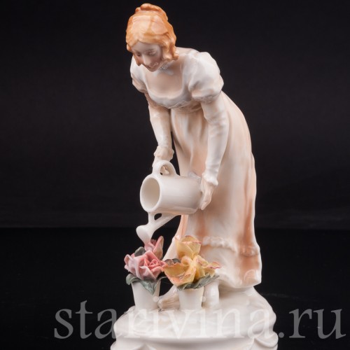 Статуэтка из фарфора Девушка, поливающая цветы, Karl Ens, Германия, 1920-30 гг.